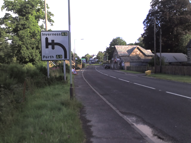 File:Patched sign approaching the A9 at Ballinluig - Coppermine - 15658.jpg