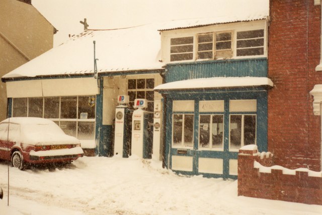 File:A J Howe Motors, Hervey Street - Geograph - 3940372.jpg