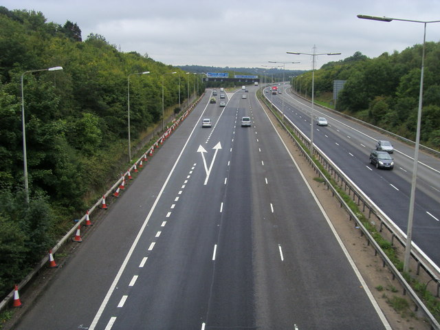 File:M40 approaching junction 1a (M25) - Geograph - 1475674.jpg