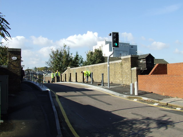 File:Railway bridge on Station Road - Geograph - 592693.jpg