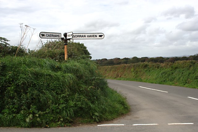 File:Finger post - Geograph - 1472571.jpg