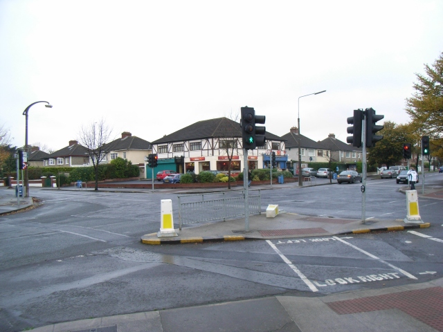 File:Junction of Seafield Road and Vernon Avenue, Clontarf - Geograph - 615650.jpg