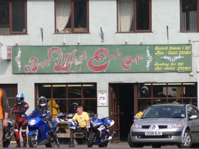 File:A40 Llandovery- Bikers cafe - Coppermine - 11313.jpg