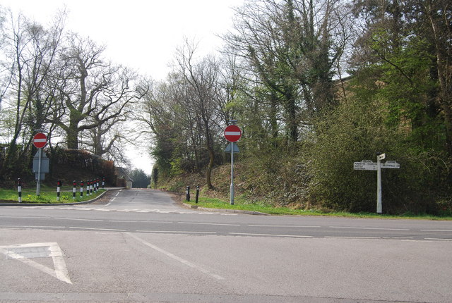 File:B2096 junction - Geograph - 1247882.jpg