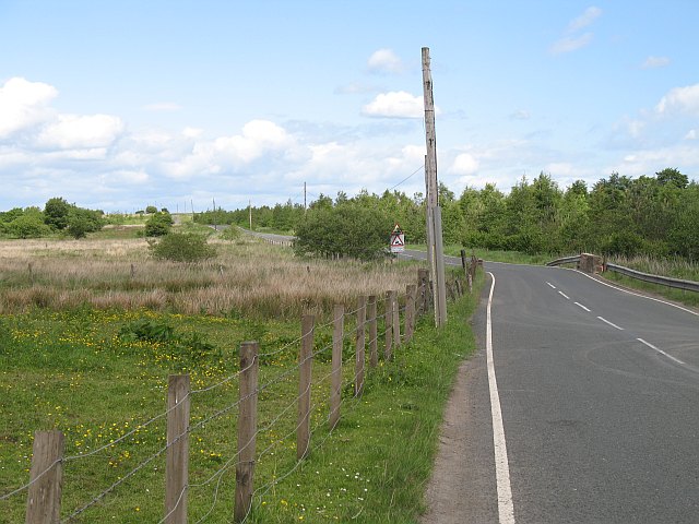 File:Caldercruix Road - Geograph - 1075143.jpg