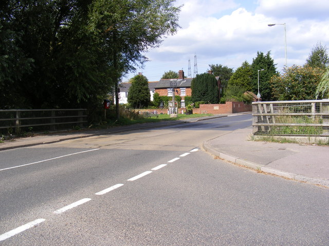 File:B1069 Snape Road & Knodishall Village Sign - Geograph - 1448074.jpg
