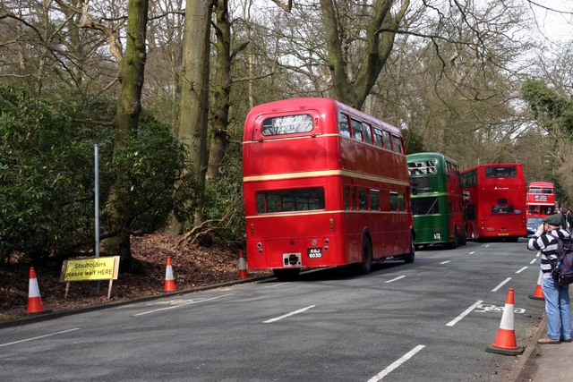File:Buses in Redhill Road, Cobham (C) David Kemp - Geograph - 1800409.jpg