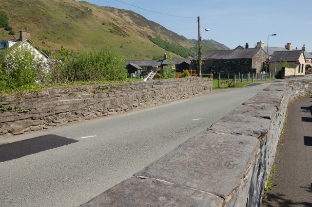 File:B4405 bridge over the Nant Gwernol - Geograph - 801210.jpg