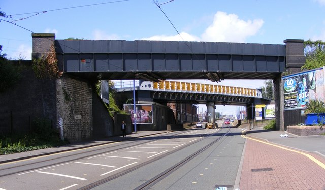 File:Wolverhampton Bridges - Geograph - 1457335.jpg
