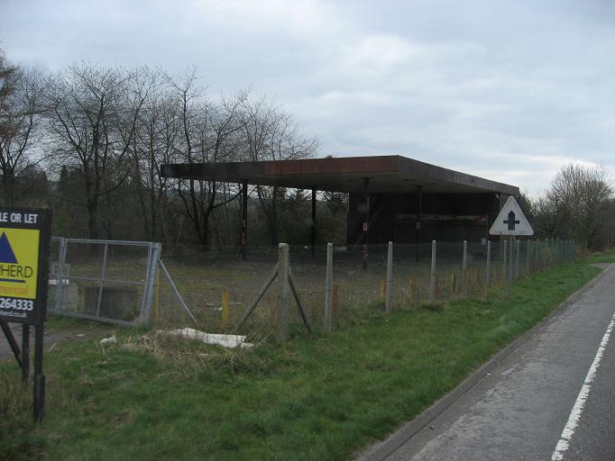 File:Abandoned Petrol Station, Johnstonebridge - Coppermine - 13668.JPG