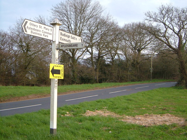 File:Podgers Pit - Geograph - 154676.jpg