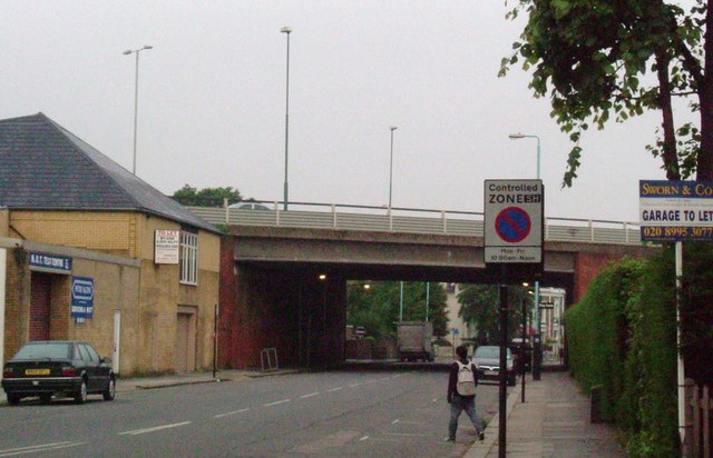 File:Wellesley Road, W4 - Geograph - 2134503.jpg