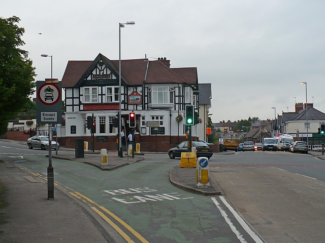 File:The Handpost public house - Geograph - 903546.jpg