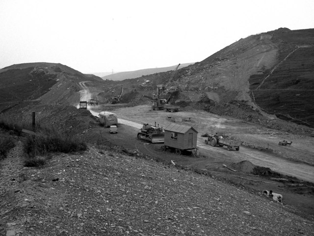 File:M62 construction, Castle Hill, near Rochdale, Lancashire - Geograph - 344077.jpg