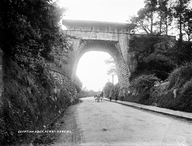 File:Egyptian Arch, Newry, circa 1905 - Flickr - 7499763628.jpg