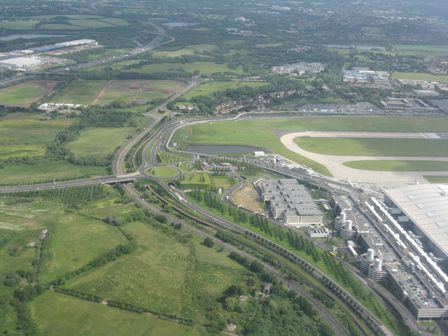 File:The western edge of Heathrow - Geograph - 3010316.jpg