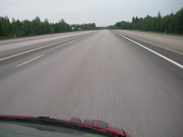 File:E75 Finland - very wide section of road coming to an end - Coppermine - 6724.jpeg