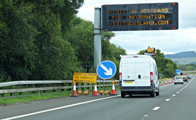 File:M8 motorway matrix sign - Geograph - 5485419.jpg