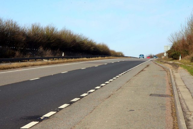 File:The A34 at the summit of Gore Hill - Geograph - 1683483.jpg