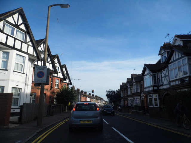 File:Cassio Road, Watford - Geograph - 3118074.jpg