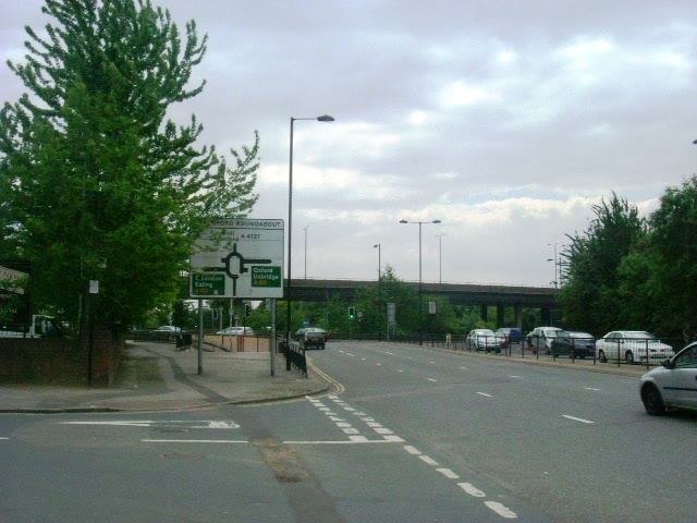 File:Greenford Roundabout - Geograph - 1035085.jpg