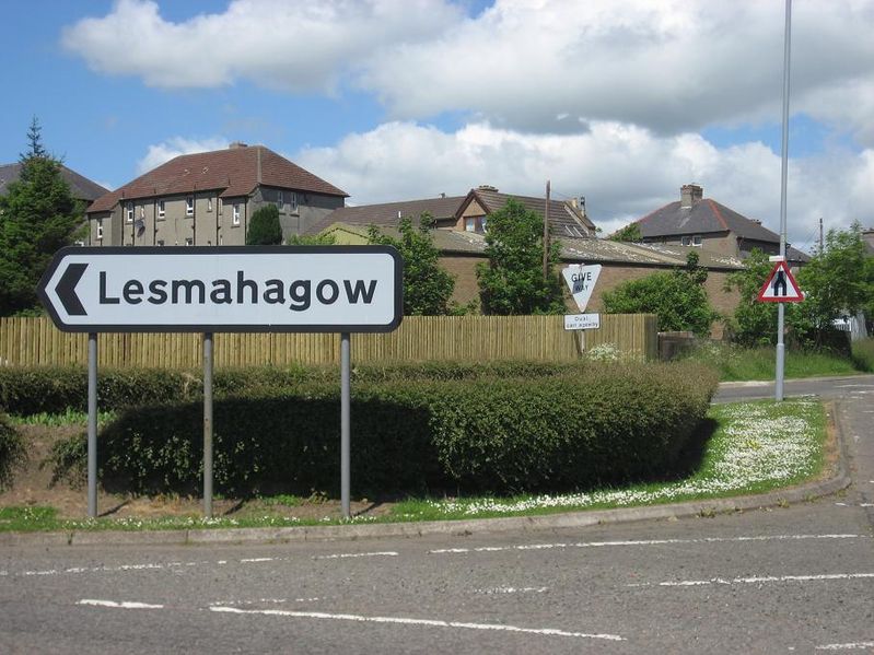 File:Lesmahagow sign - Coppermine - 18648.JPG