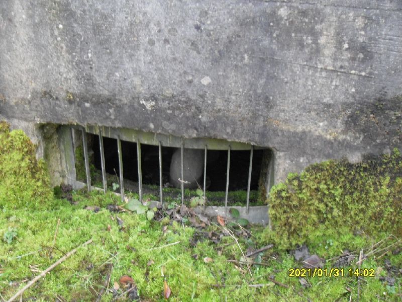 File:Grill at base of one of two concrete units in balancing bond below A27 Brighton bypass.jpg