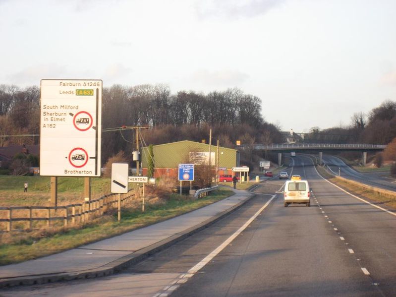 File:A1246 (old A1) between Ferrybridge & Brotherton - Coppermine - 21257.JPG