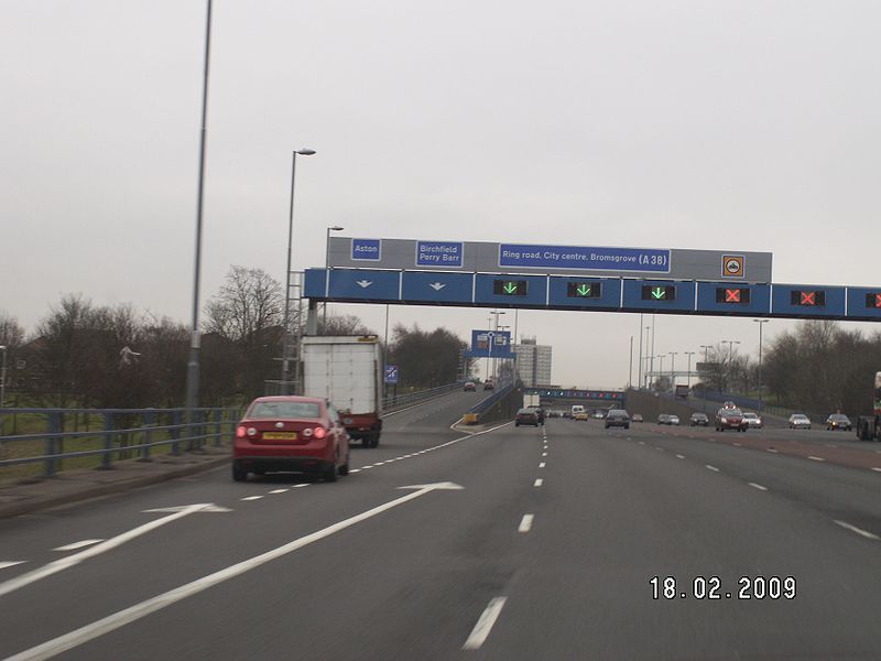 File:Aston Expressway exit.jpg