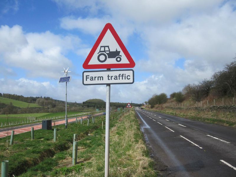 File:Old A76 Mennock - Farm traffic.jpg