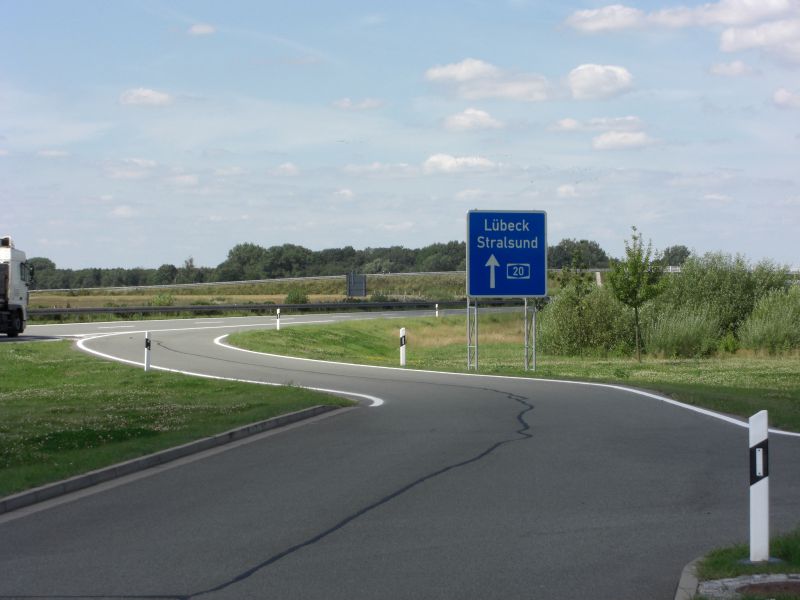 File:Layby off the A20 in Mecklenburg Western-Pommerania, on the way to the seaside ;-) - Coppermine - 22806.JPG