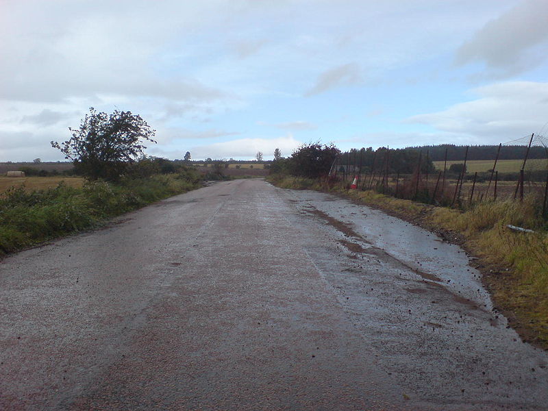File:Old A9. Between Findo Gask and Forteviot junctions. - Coppermine - 20143.JPG