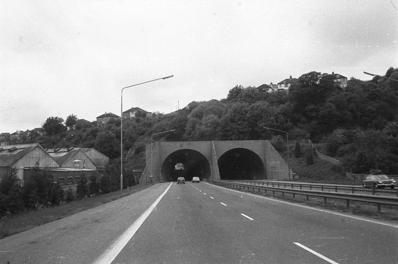 File:M4 Brynglais Tunnels - 1974 - Coppermine - 15377.jpg