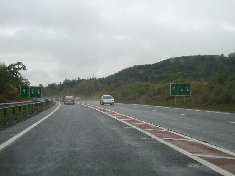 File:A9 - Overtaking Lane - Coppermine - 8809.jpg