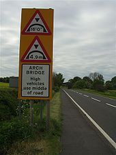 A423 Marton Arch Bridge Warning Signs and High Vehicles Use Middle of Road Plate - Coppermine - 11635.jpg