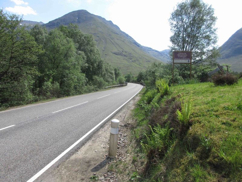 File:A82 near Achnacon.jpg