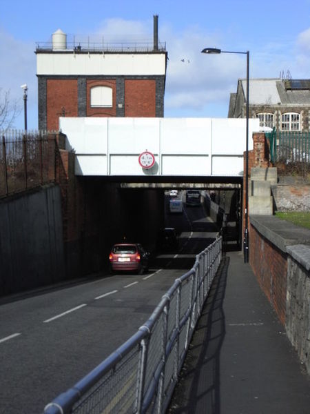 File:GWR pattern store and rail over bridge - Geograph - 710369.jpg