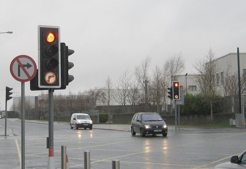 File:Peek Elite traffic lights, Tallaght South Dublin - Coppermine - 21090.jpg