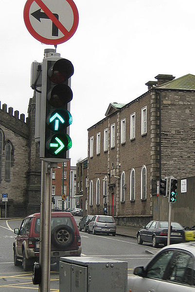 File:Traffic lights showing different shades of green, Granby Row Dublin - Coppermine - 21097.jpg