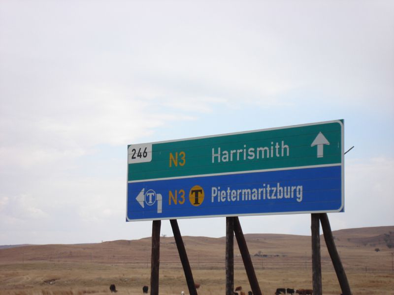 File:From the other end ... another mistake is that the toll road actually continues to Harrismith, so a yellow disk should be shown. good example of how route number remains the same. - Coppermine - 11202.JPG
