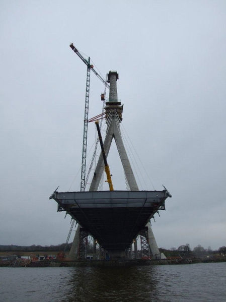 File:New suir bridge on waterford city bypass n25 - Coppermine - 21673.jpg