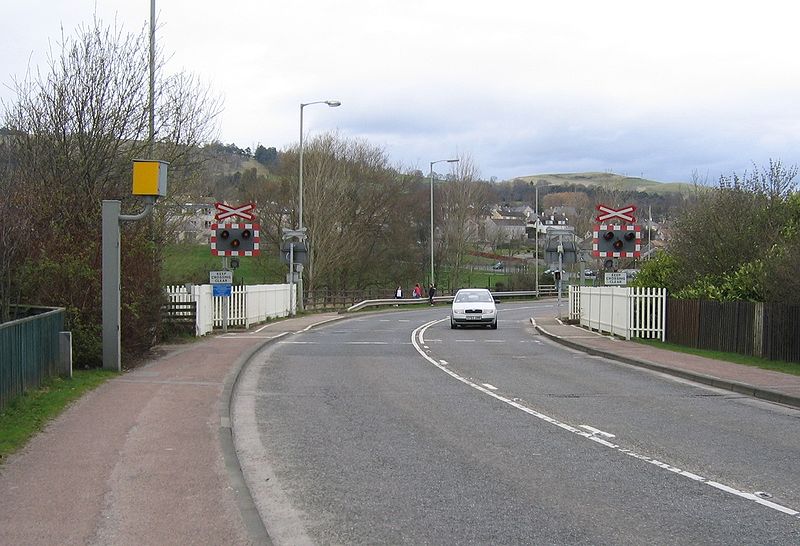 File:Dingwall middle level crossing.jpg