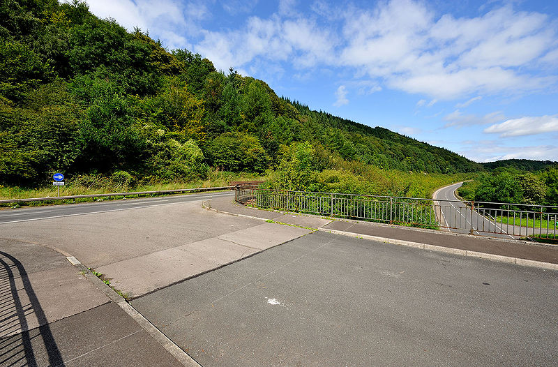 File:A40 bridge near Monmouth - Coppermine - 22863.jpg