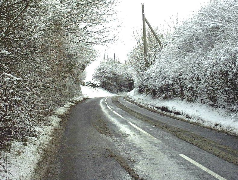 File:B2067 (Hamstreet, Kent) in snow II - Coppermine - 616.jpg
