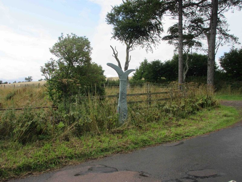 File:Cycle Route No.1 Milepost.jpg