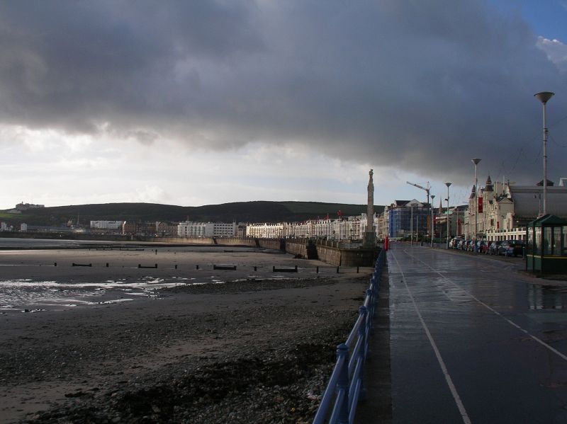 File:20041002-0950 - Douglas seafront from Electric Railway end 54.156685N 4.4773856W-compressed.jpg