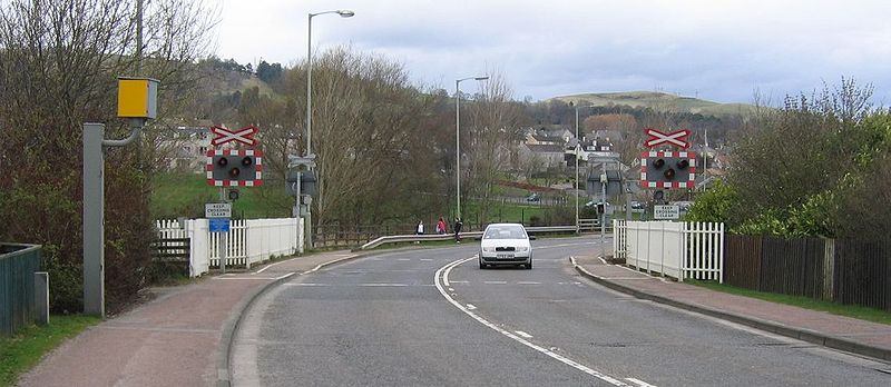 File:Open level crossing - Coppermine - 7000.jpg