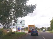 A413 south of Weedon Hill roundabout (C) John Firth - Geograph - 3153757.jpg