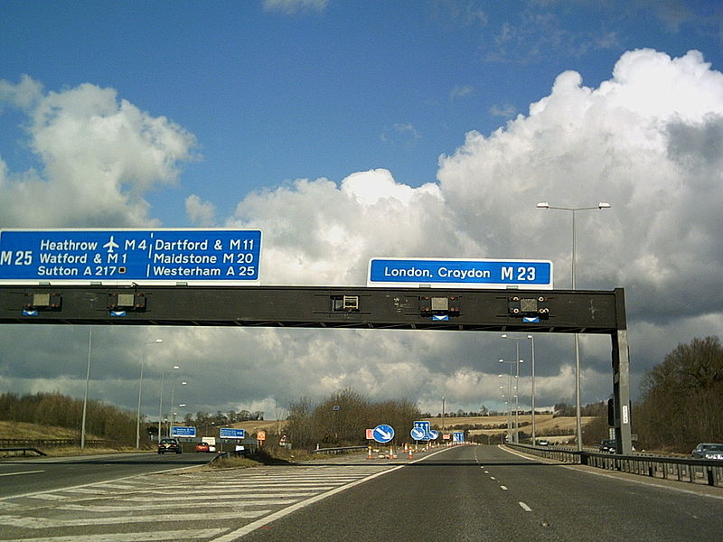 File:Heading northbound at J7. come off here for Londons free car park ( M25 ) - Coppermine - 4960.jpg