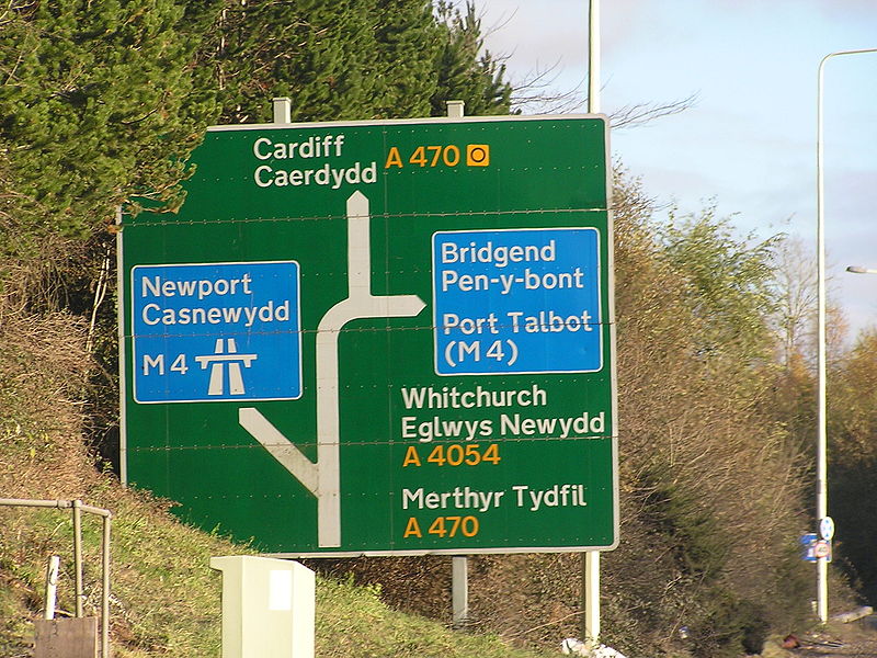 File:A470 - M4 Coryton Roundabout - Coppermine - 4101.jpg